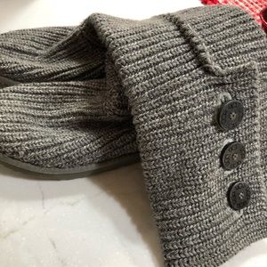 “Sweater” Gray Heather UGG with Buttons